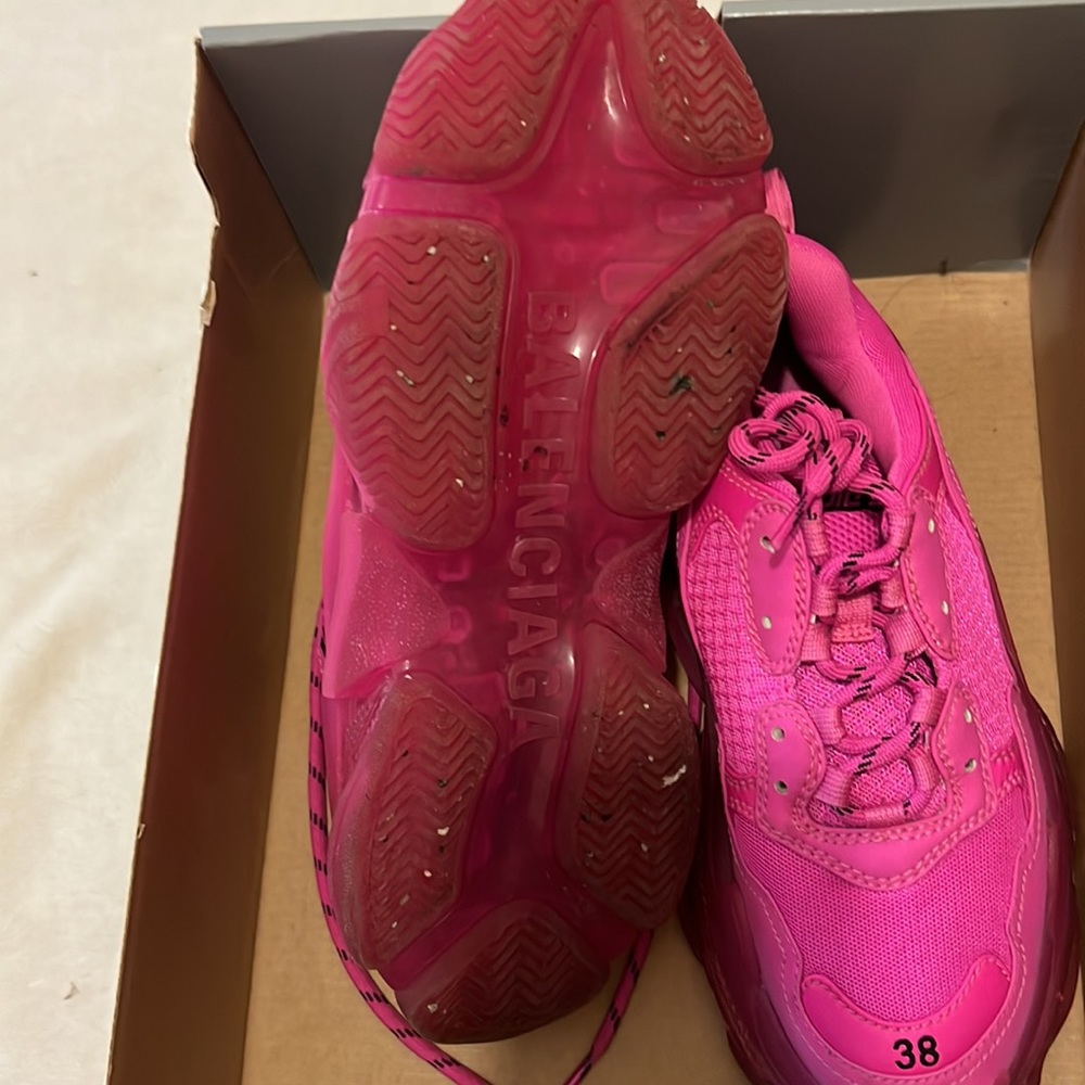 Triple s - Picture 3 of 4